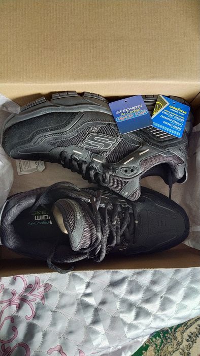 Продам ботинки Sketchers оригинал новые