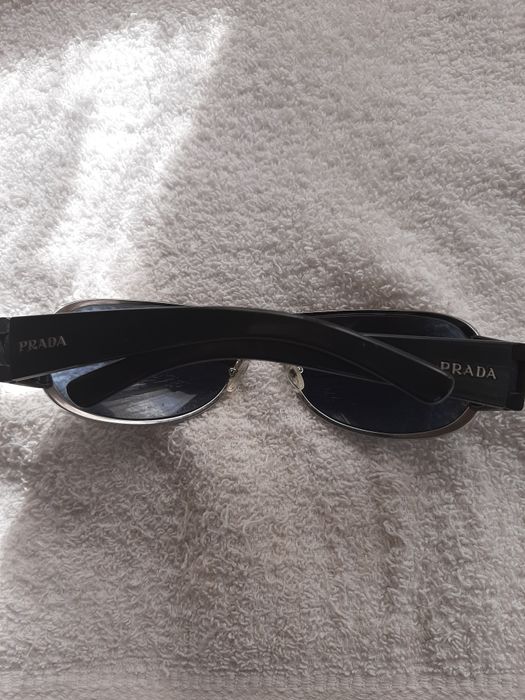 Продавам нов внос Слънчеви очила PRADA от italia !Цветът им е черен!