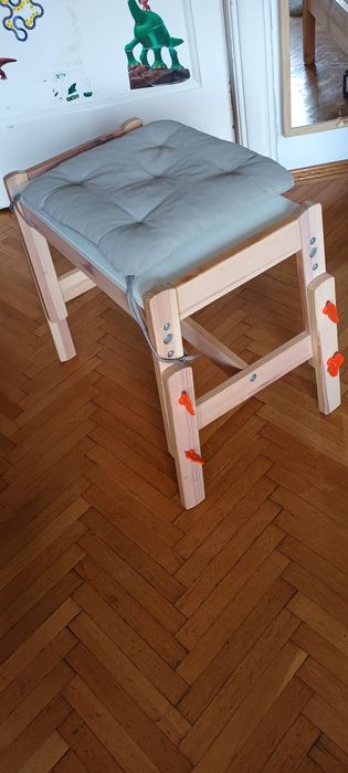 Vind birou reglabil pentru elev. Stare bună.