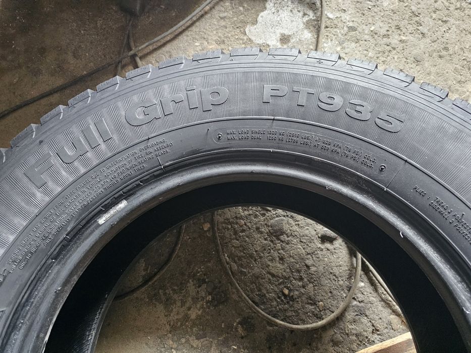 1 anvelope iarna 225 75 16C Petlas