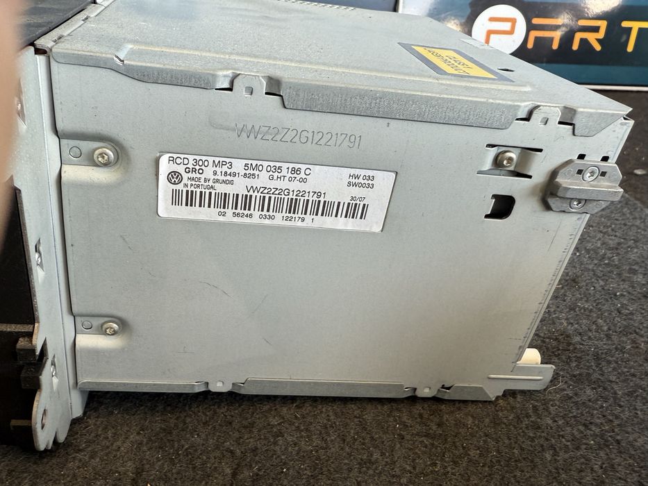 Продавам ориг радио Audio Cd Mp3 VW Seat skoda golf sharan tiguan tour