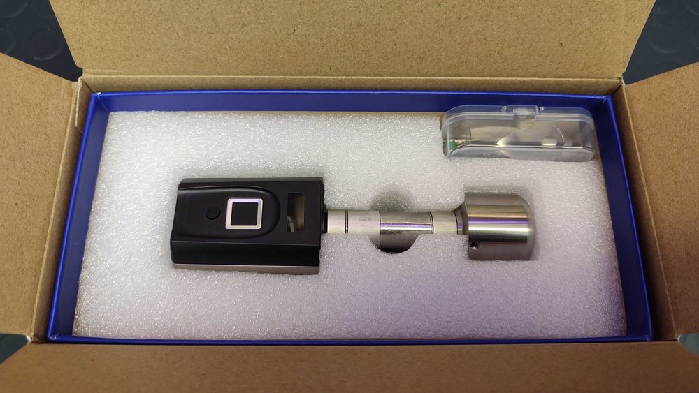 Умна ключалка с пръстов отпечатък