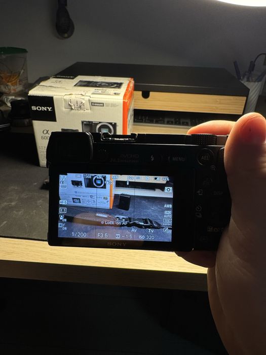 Vand Sony a6000 + obiectiv kit 16-50mm f3.5-5.6