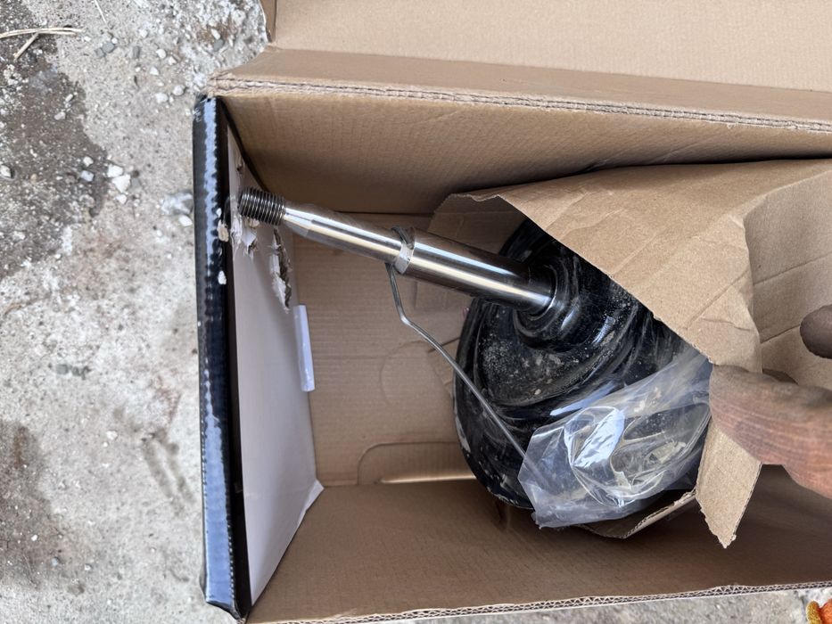 Продам амортизатор бмв е38 перед левый новый и чашка