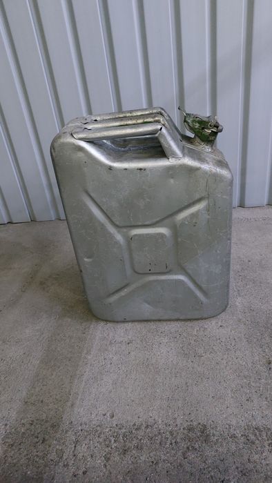 Продам канистры  5000 тенге