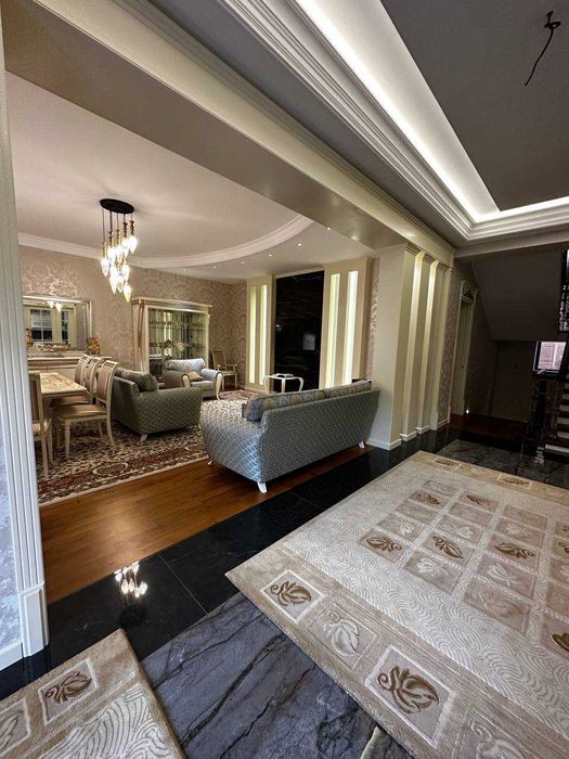 Буйук Ипак Йули ул.Сайрам ,Буз Базар евро дом 3.2 сот.450 кв.м 7 ком