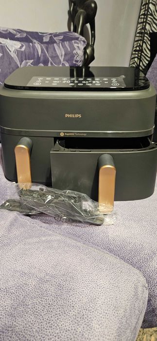 Продавам еър фрайър Philips 3000