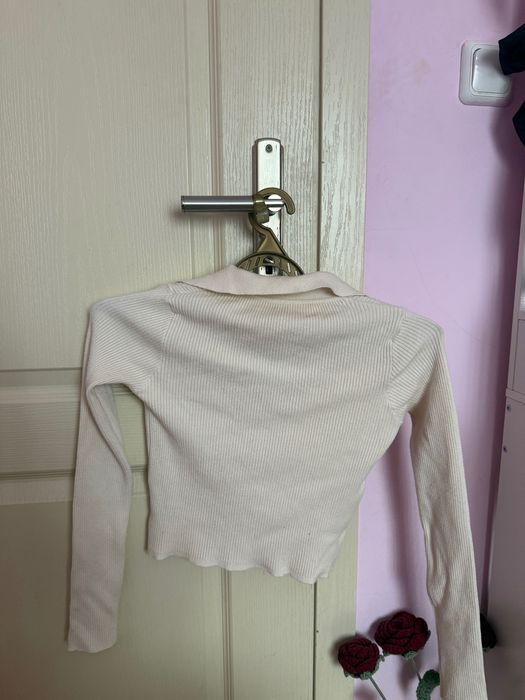 Къса блуза с деколте