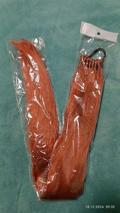 Нова опашка червен цвят