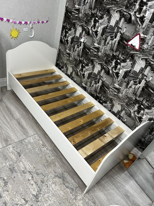 Б/У Кровать с матрасом