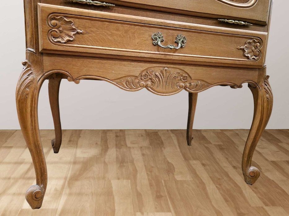 Ръчно резбован шкаф барче от бял дъб в стил "ЛУИ XV"