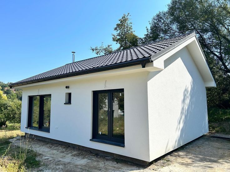 Vand case pe structura metalica