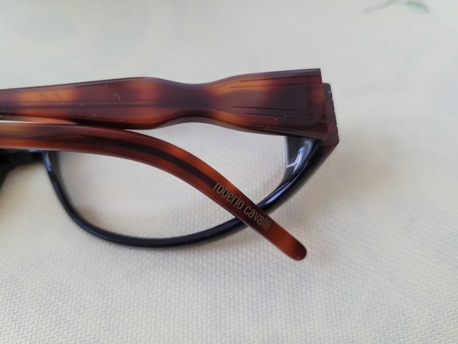 Roberto Cavalli чисто нови рамки за очила