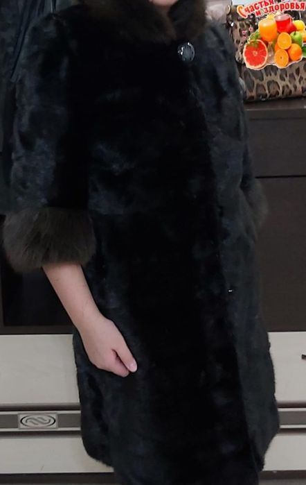 Продам женскую шубу