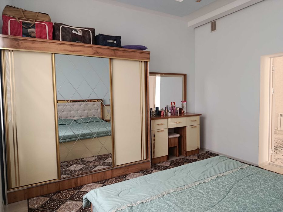Manguzarda 2 qavatli hovli sotiladi
