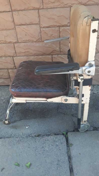 Инвалидная коляска.