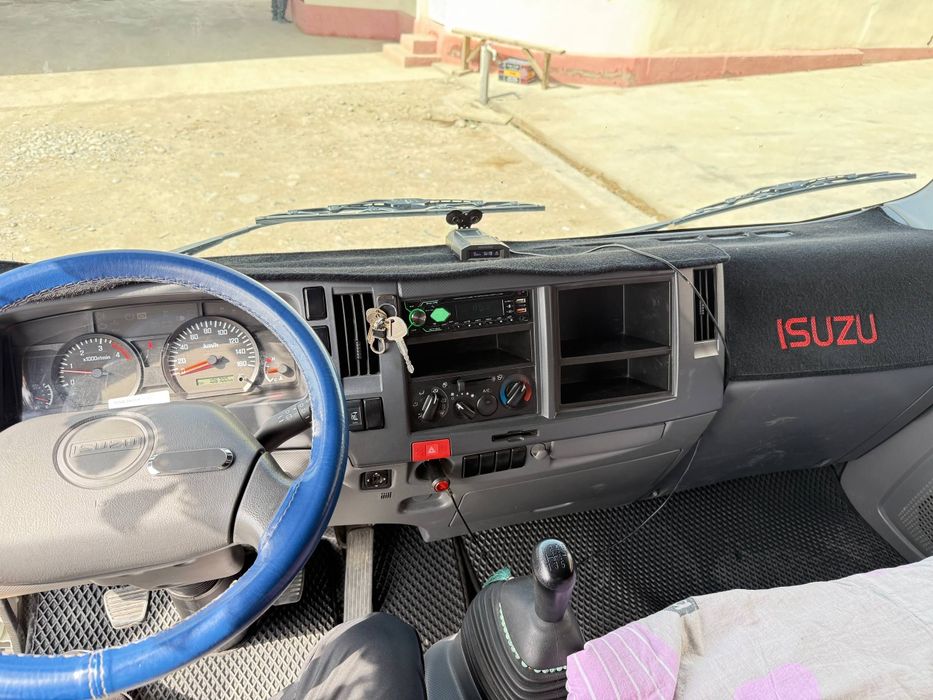 Isuzu  sng 2025 yil