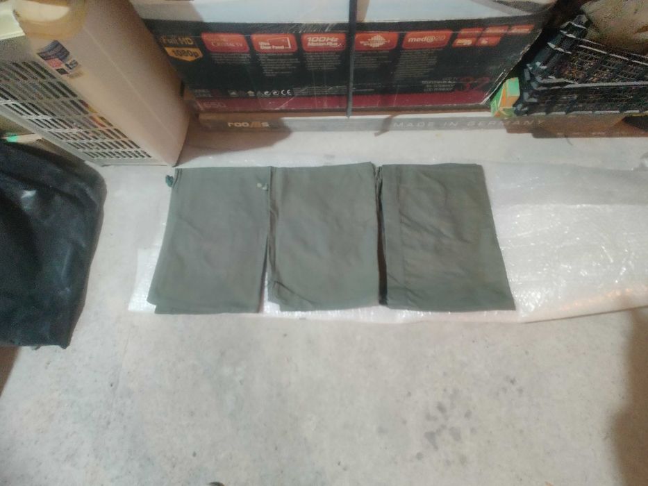 Продавам камуфлажен панталон,мешки, торби, шапка зимна