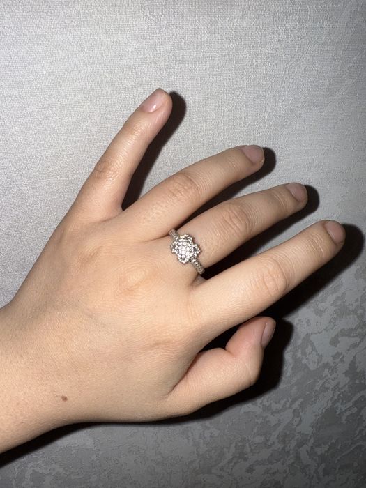 Серебряное кольцо 925 пробы с камнями