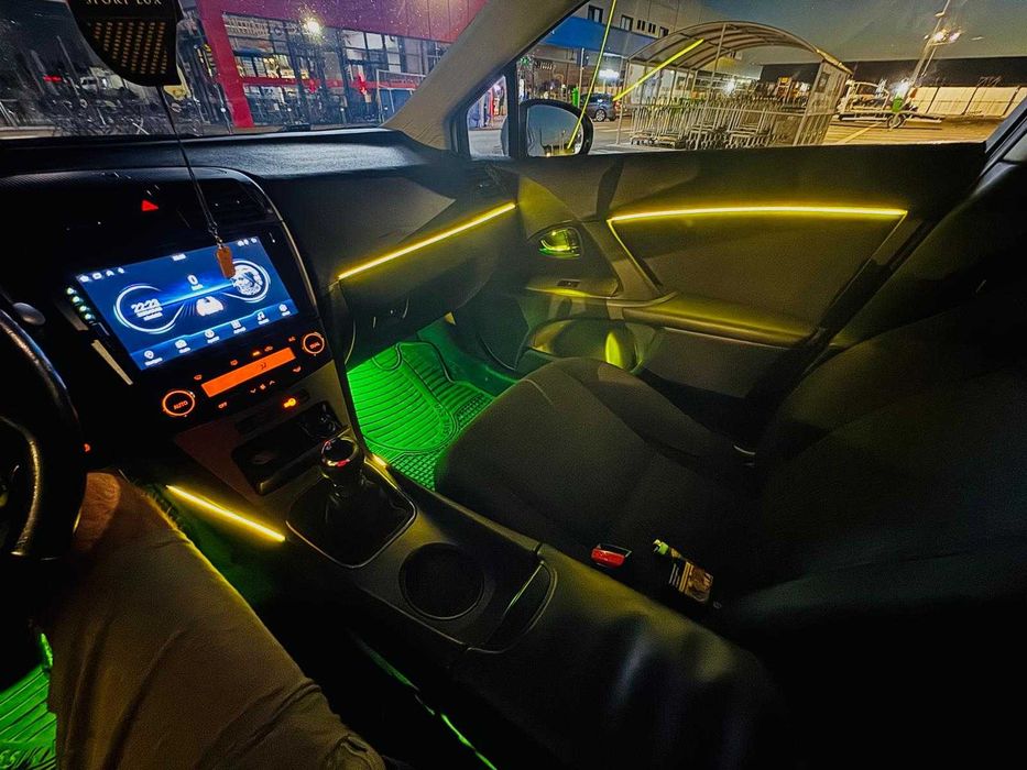 Vând Toyota Avensis