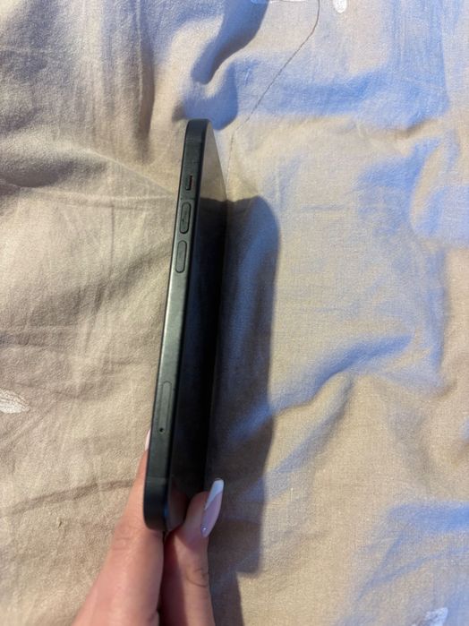 Продавам iPhone 15