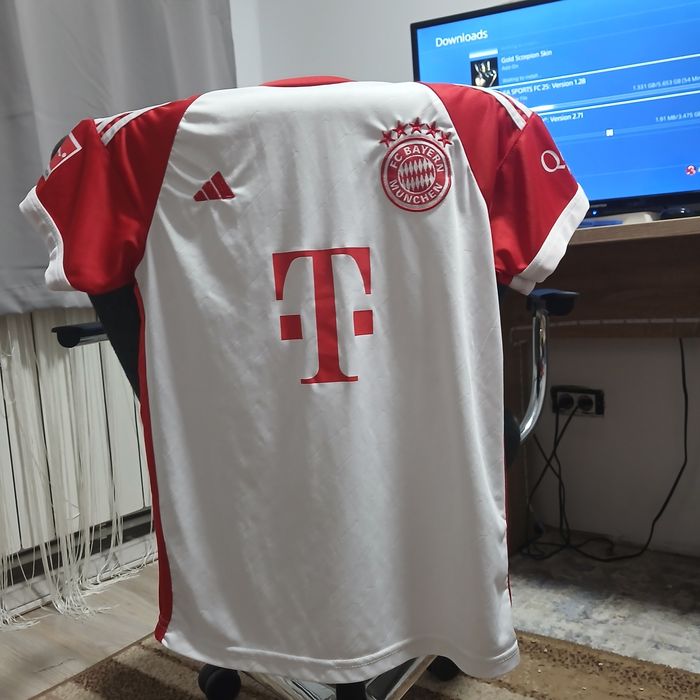 Vând tricou cu fc Bayern munchen cu jucătorul jamal musiala