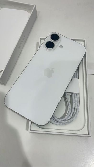 Продаю Iphone 17 на 256 гб в белом цвете с гарантией