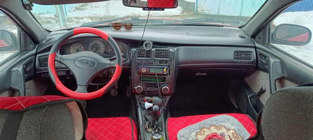 Тойота Карина Е седан