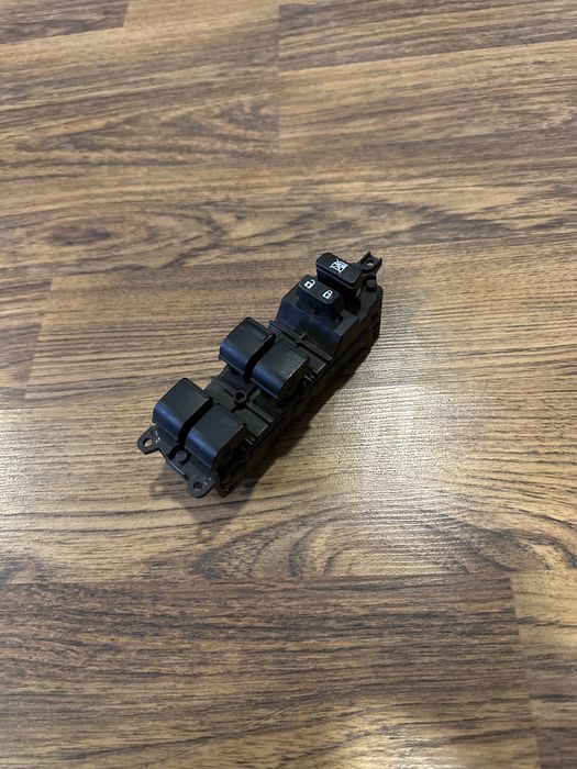 Блок управления стеклоподъемниками Lexus Gs 300/350 190