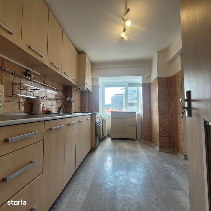 Vand apartament cu 3 camere Centrul Civic, Strada Toamnei