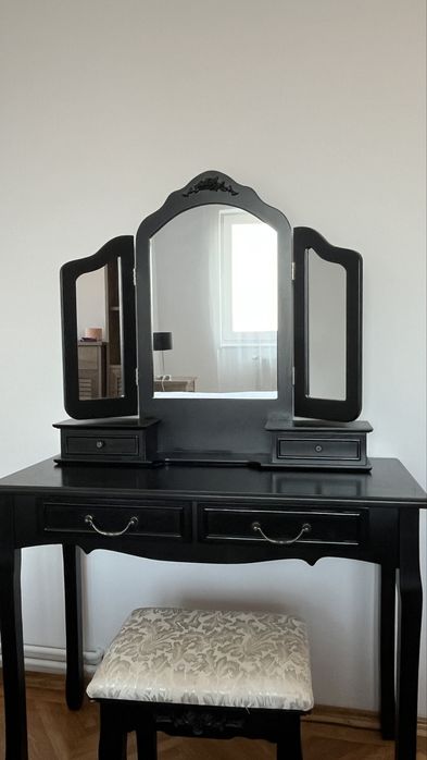 Masa de cosmetica cu scaun