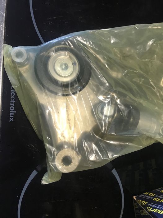 Обтягаща ролка и ремък Тойота