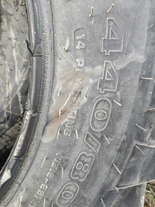 Vand anvelope buldoexcavator 16.9 R28(440/80 R28) si 400/70 R20