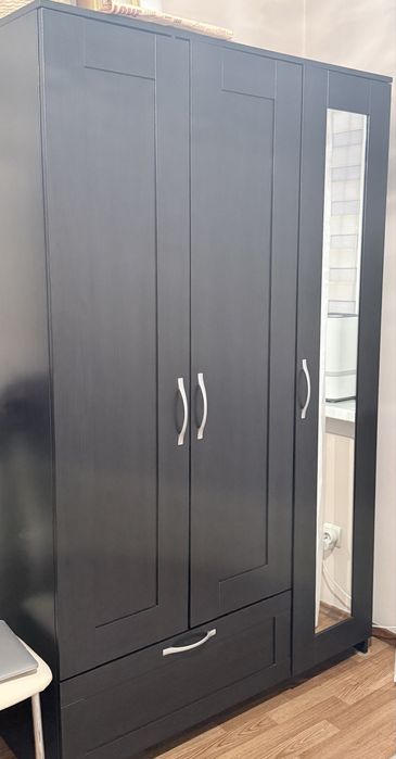 Шифоньер или шкаф для вещей