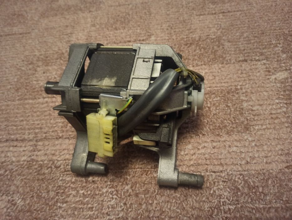 Двигатель на стиральную машину