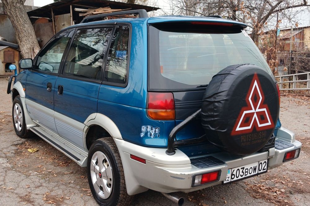 Продам машину RVR