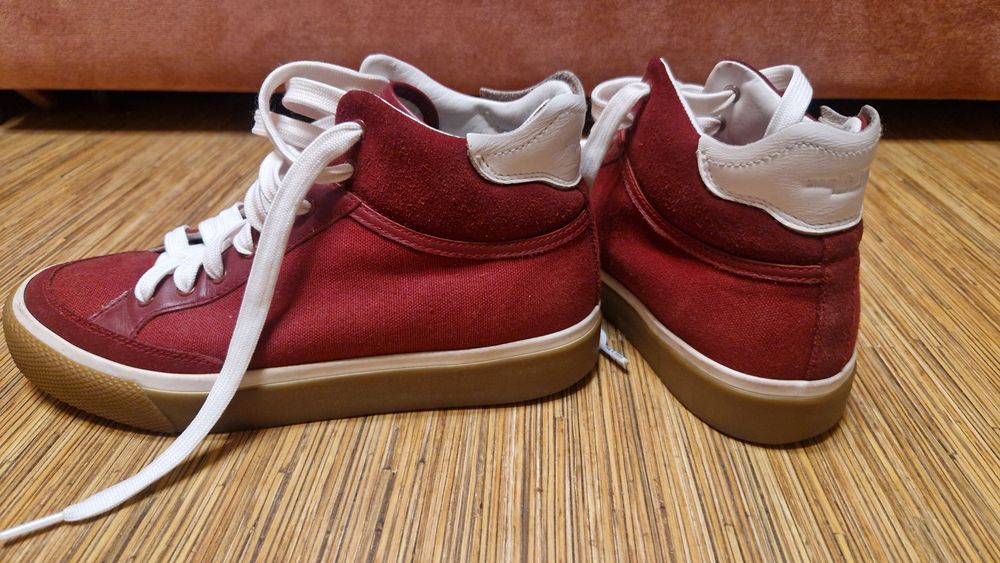 Продаются Кеды Rag & Bone (Раг & Бон) 


+3
Rag & Bone (Раг & Бон) — э