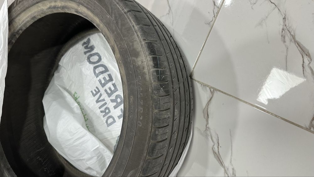 Продам шины 245/45/20