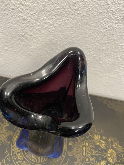 Италианска ваза от цветно стъкло с преливащи цветове