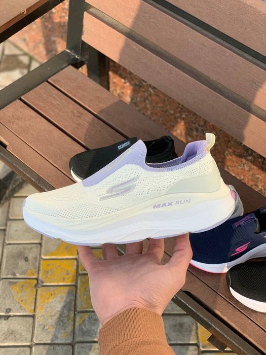 Skechers Ultira  .