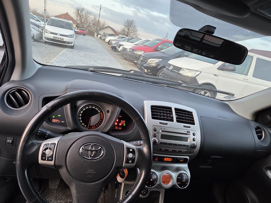 TOYOTA URBAN CRUISE AN 2011 MOTOR 1,4 benzina Registru facut la mașina  posibilitatea rate