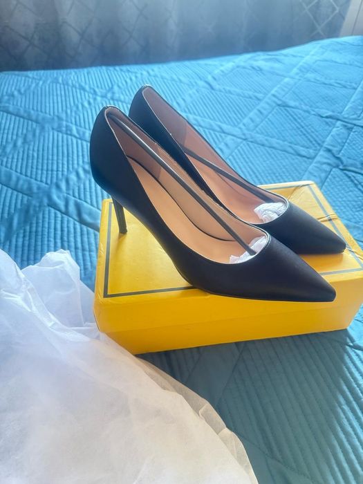 Продам туфли новые абсолютно