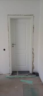 Montam usi si ferestre