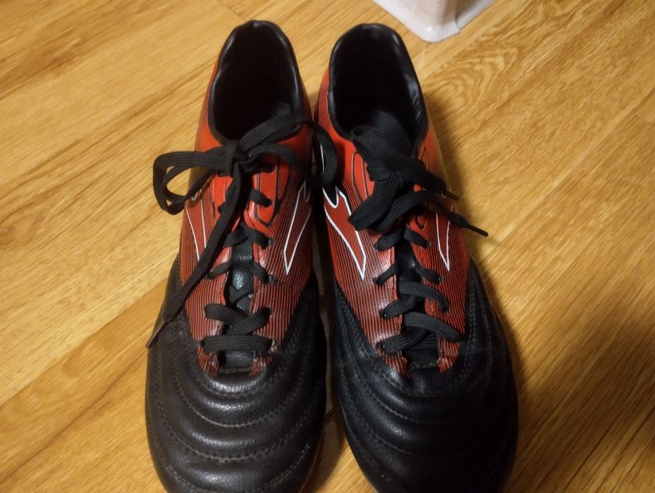 Футбольные кросовки