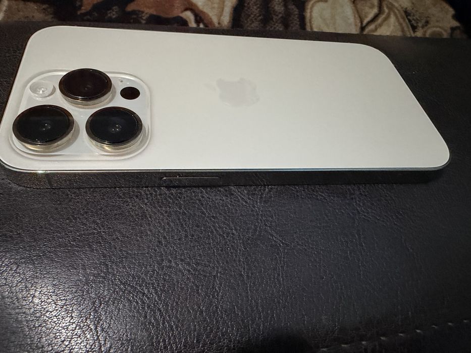 Iphone 14 pro. Gold