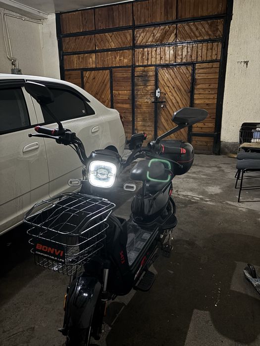 Скутер Bonvi 5473