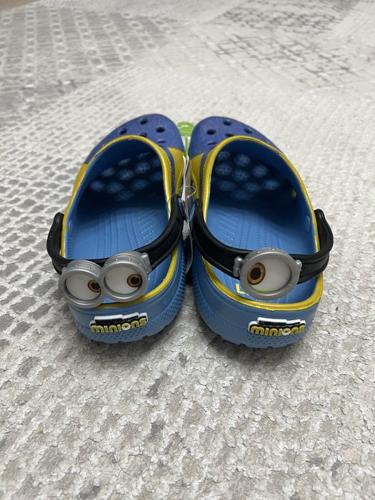 Crocs x minions 28 cm