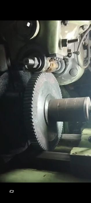 Токарный фрезерный сверловка  работой