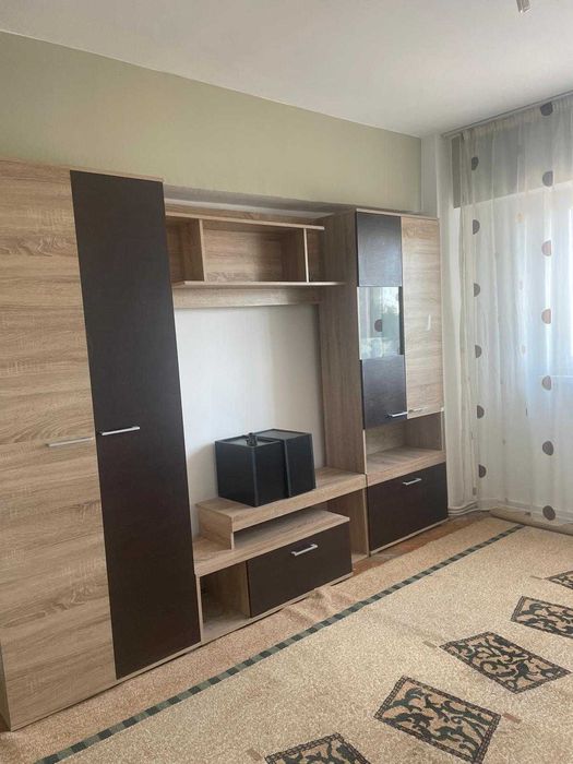 B-dul Traian, 4 camere 2 bai, etaj 6,mobilat si utilat clasic,300 euro