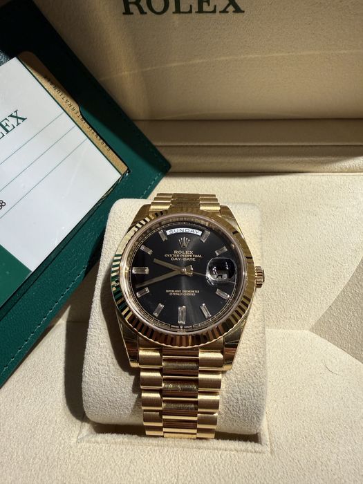 Rolex Day Date 40 18k Yellow Gold Black Baguette